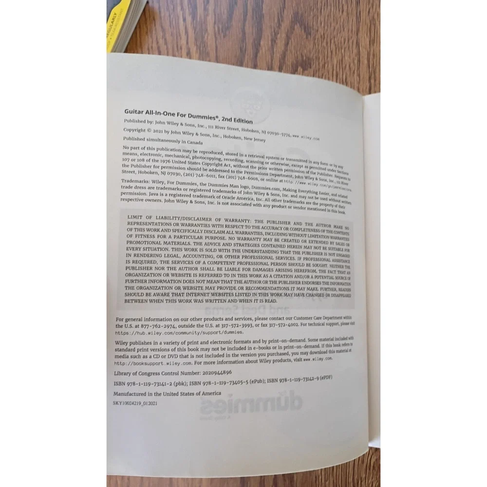 Guitar All-in-One For Dummies by Mark Phillips